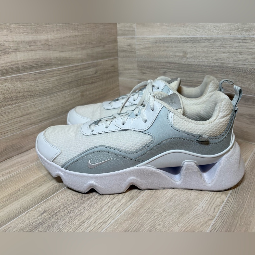 Nike RYZ 365 II White Metallic Platinum Shoes Women Size 10 CU4874-105 Sneakers